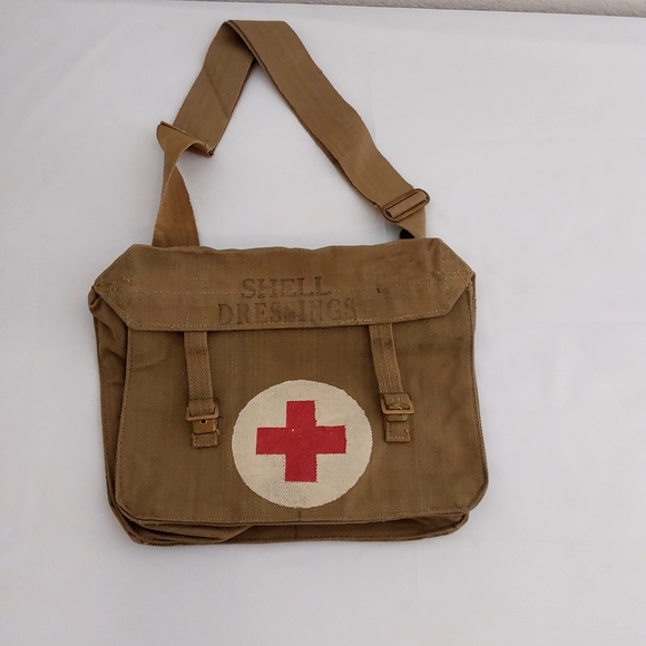 Original British WWII Pattern 1937 Medic Shoulder Bag for Shell Dressings - Picture 7 of 13